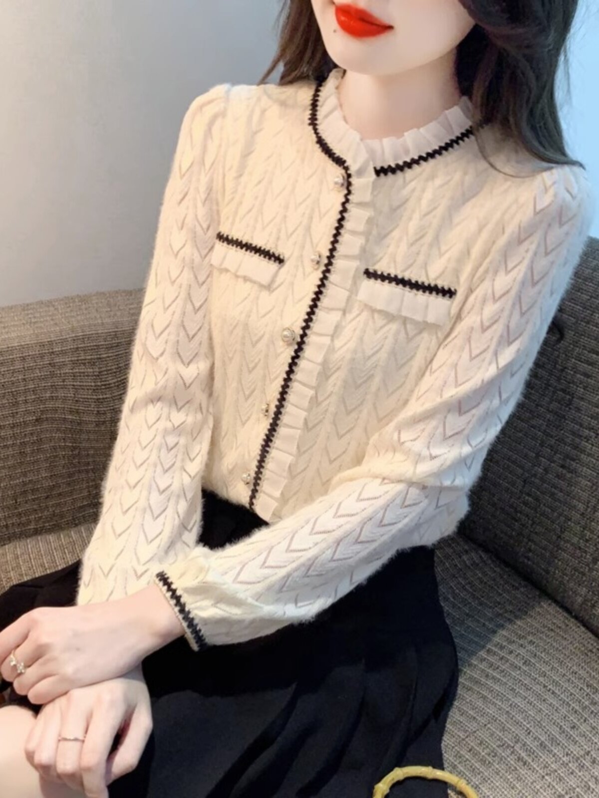 蕾丝衬衫女春秋2025新款高级感洋气小衫气质内搭木耳边打底衫上衣