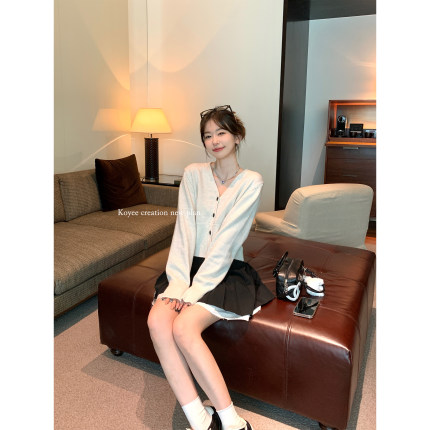 孔一粒 慵懒风羊毛V领短款毛衣女春秋季新款灰色宽松针织开衫上衣