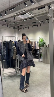 专注中高端女装清货2026年冬季款N+LOEY时尚百搭洋气显瘦羽绒马甲