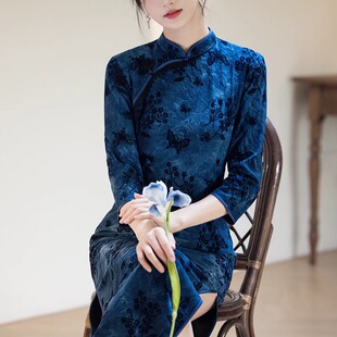2026秋新款中国风丝绒长款复古旗袍新中式改良妈妈连衣裙大码胖mm
