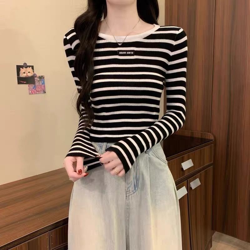 撞色条纹圆领长袖针织衫女
