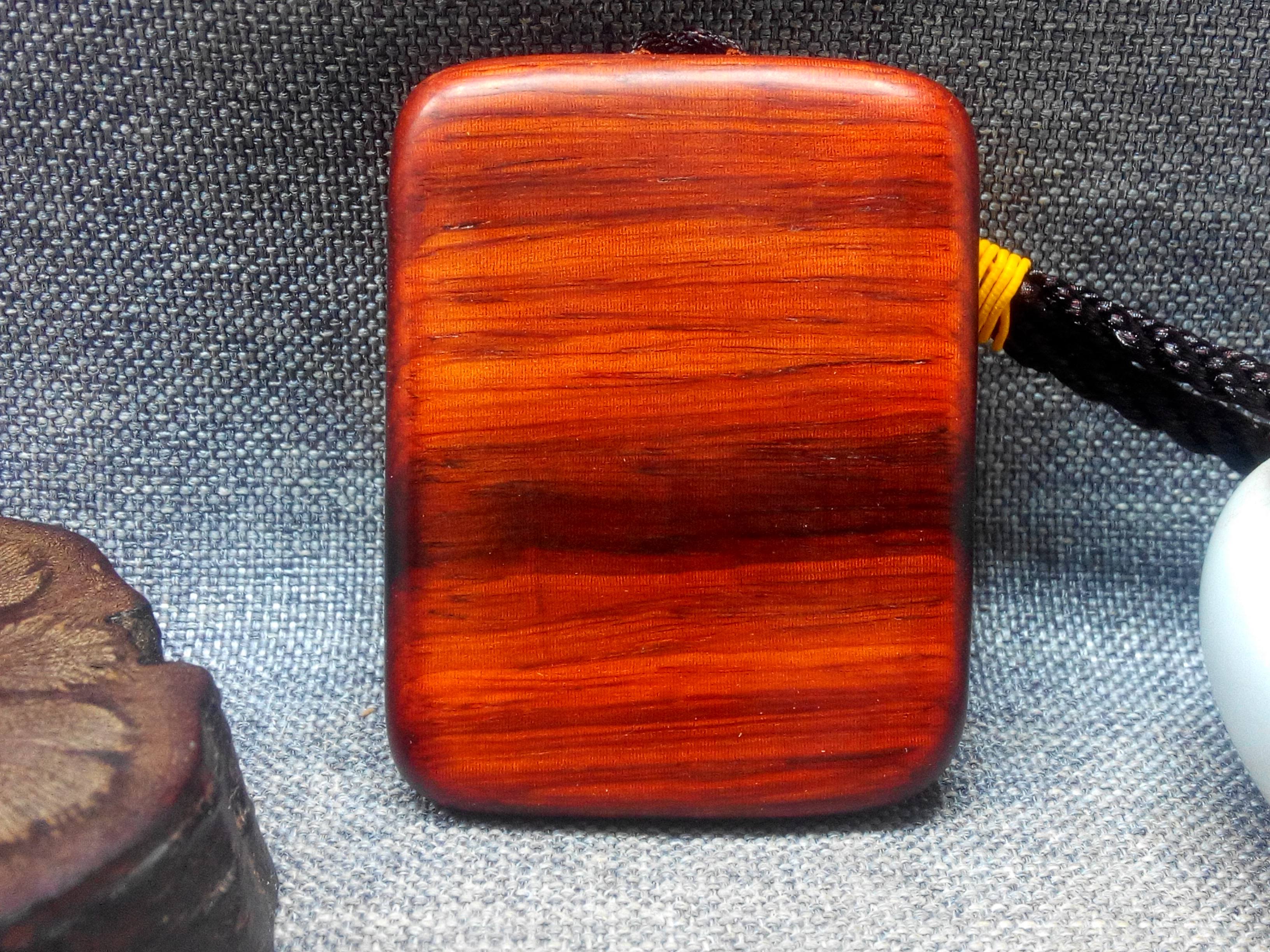 犀角紫檀平安牌 手工打磨天然原木红木吊坠 钥匙扣 木雕手玩件