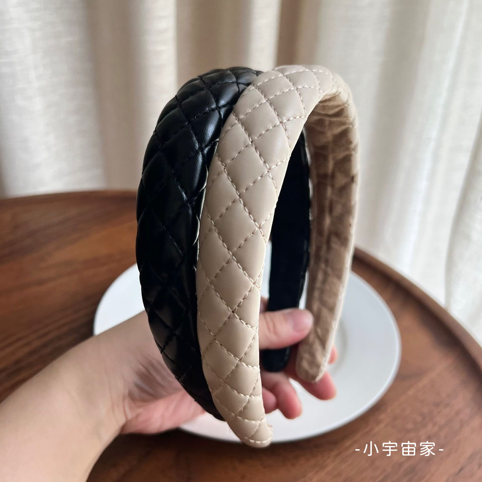 老钱小香风菱格发箍～高颅顶法式高级感pu皮质加厚压发黑色头箍女图片
