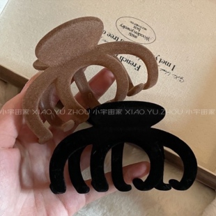 秋冬丝绒黑色抓夹南瓜鲨鱼夹植绒法式盘发夹后脑勺加宽抓夹女发饰