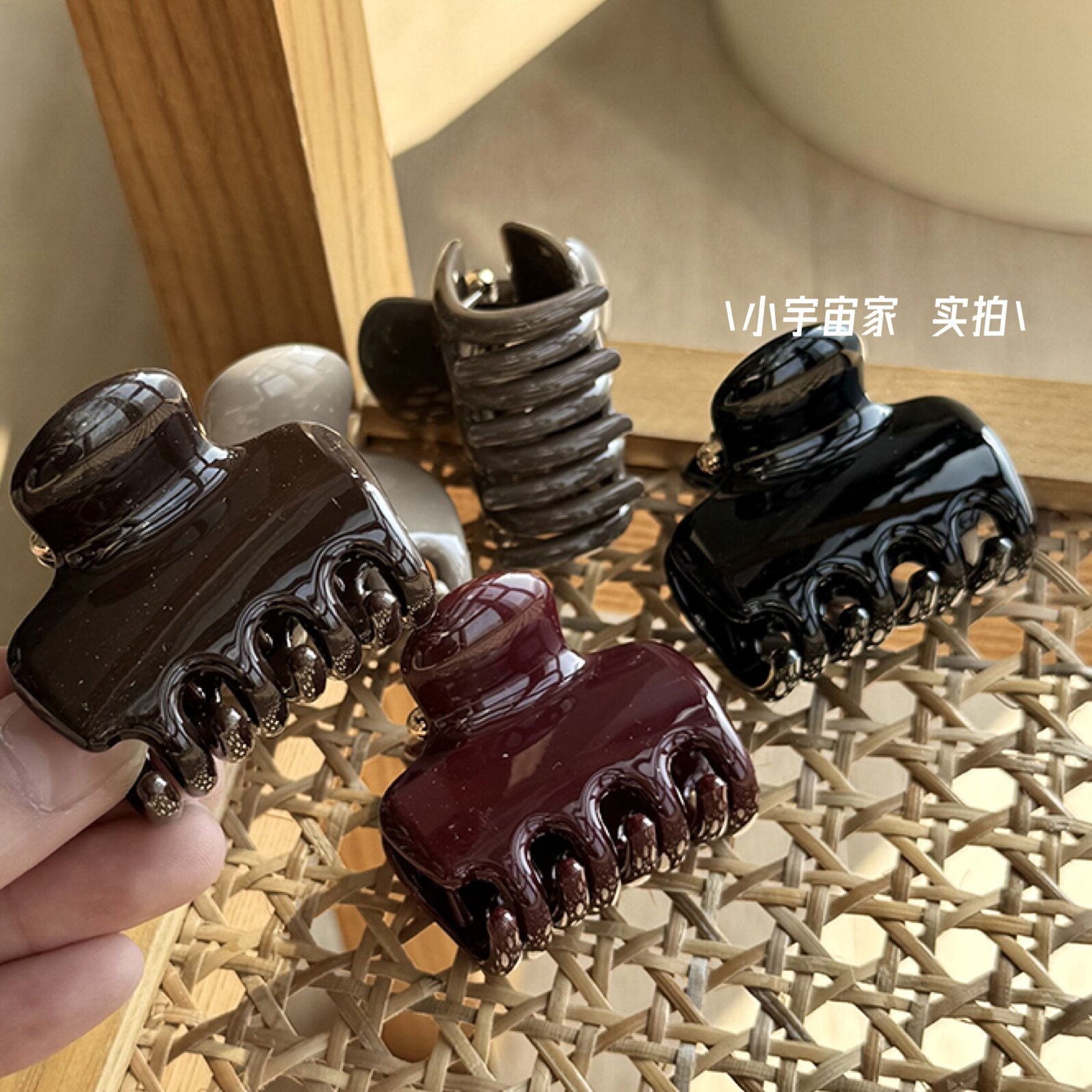 奶咖泡芙~韩国风仿醋酸中号抓夹女半扎发夹高马尾发夹鲨鱼夹新款