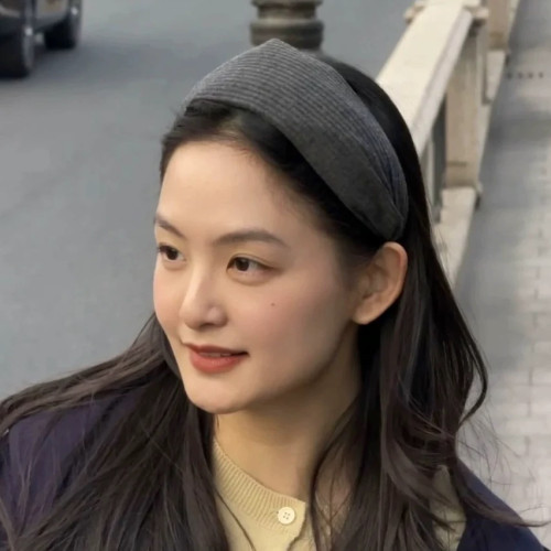 易梦玲“天生高颅顶”宽边织发箍