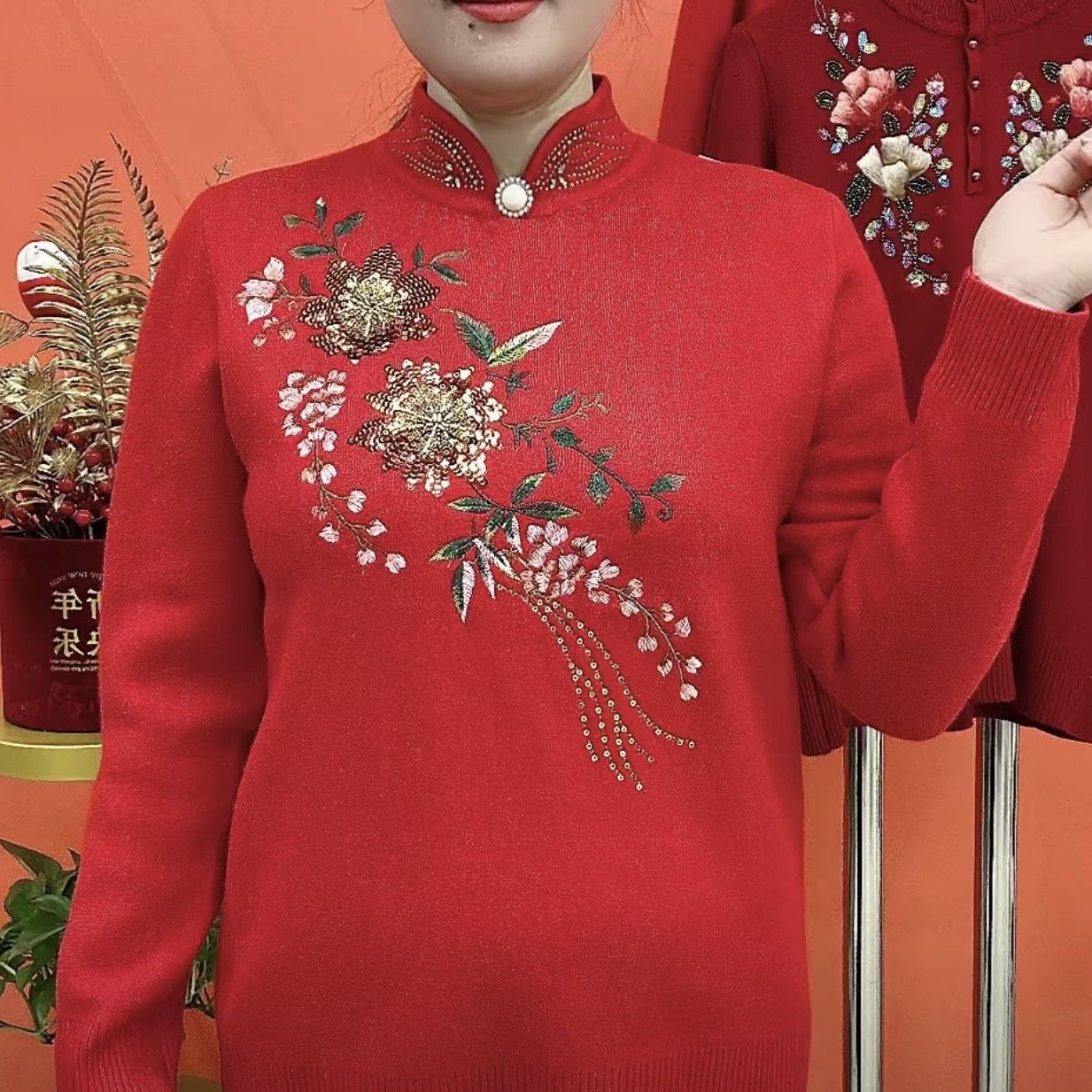 中式刺绣花卉针织衫女红色立领保暖妈妈装时尚洋气高档毛衣