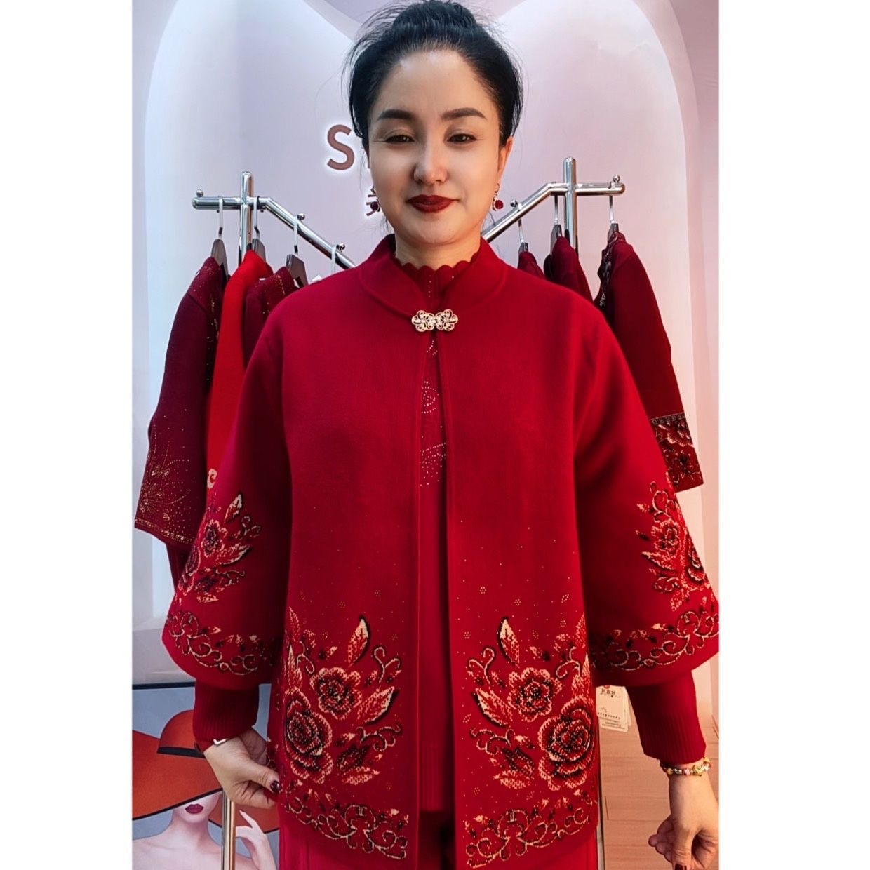 红色刺绣花卉外套女中老年妈妈装立领盘扣两件套奶奶装气质