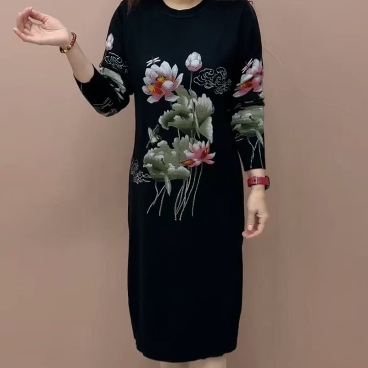 中年妈妈印花针织连衣裙女秋冬圆领长袖大码宽松中长款气质裙