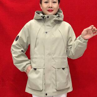 休闲连帽纯色风衣外套妈妈春装2026新款中老年春秋时尚洋气上衣女