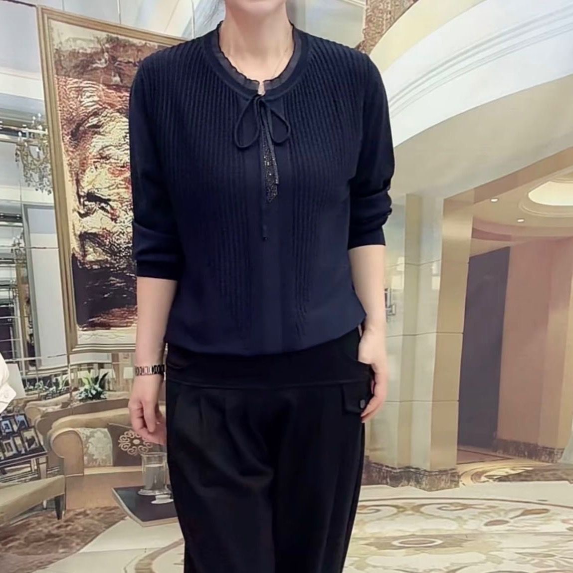 气质木耳边坑条针织衫女