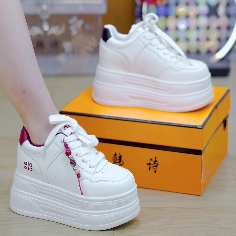 小个子串珠厚底小白鞋