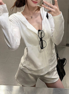 白色夏天外套薄款女修身防晒衣小外搭罩衫开衫早春季漂亮上衣穿搭