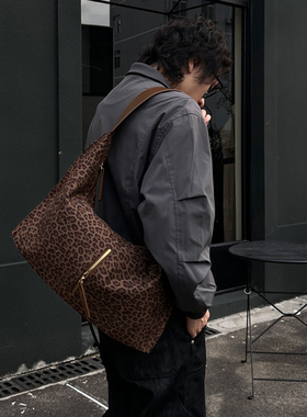 NIN暗黑系小众时髦腋下三角包hobo豹纹腋下托特挎包男女中性手提