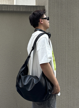 NIN小众设计款ins托特挎包男女街头pu街头皮质通勤百搭饺子流浪包