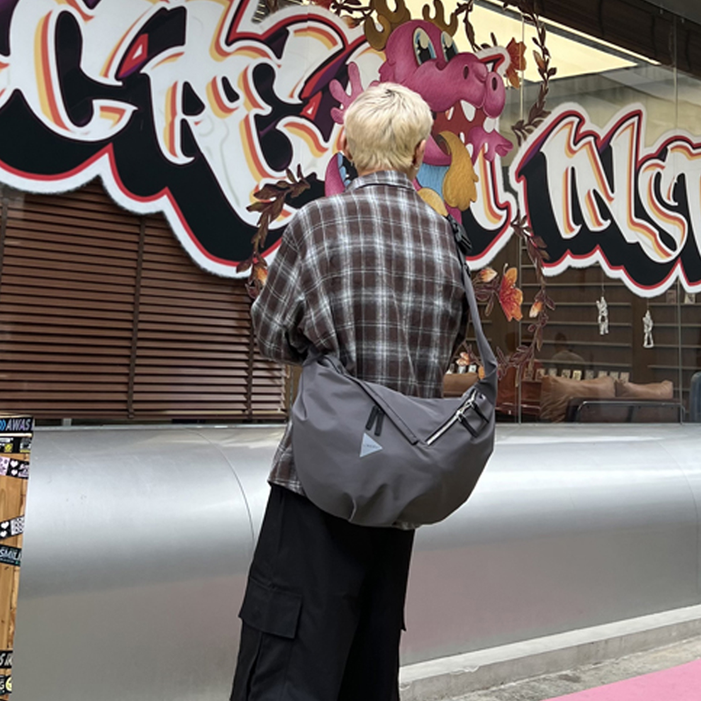 NIN设计款复古单肩尼龙轻便大容量机能胸包男女时髦流浪饺子包