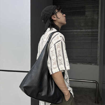 大容量软皮腋下托特包设计款个性