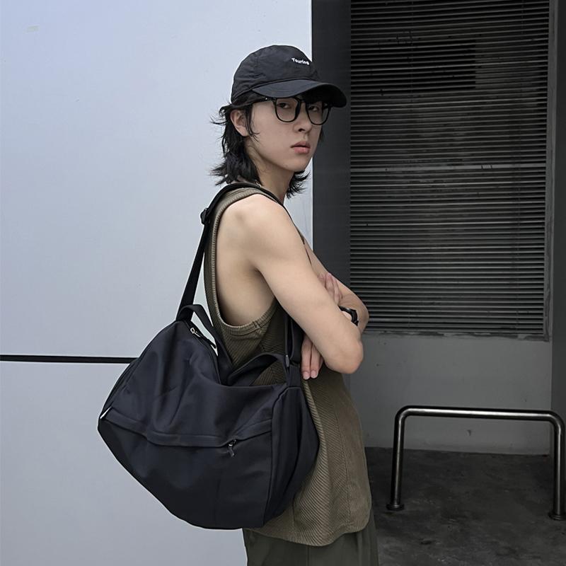 NIN原宿大容量复古单肩斜挎腋下帆布包男女时髦中性风枕头托特包