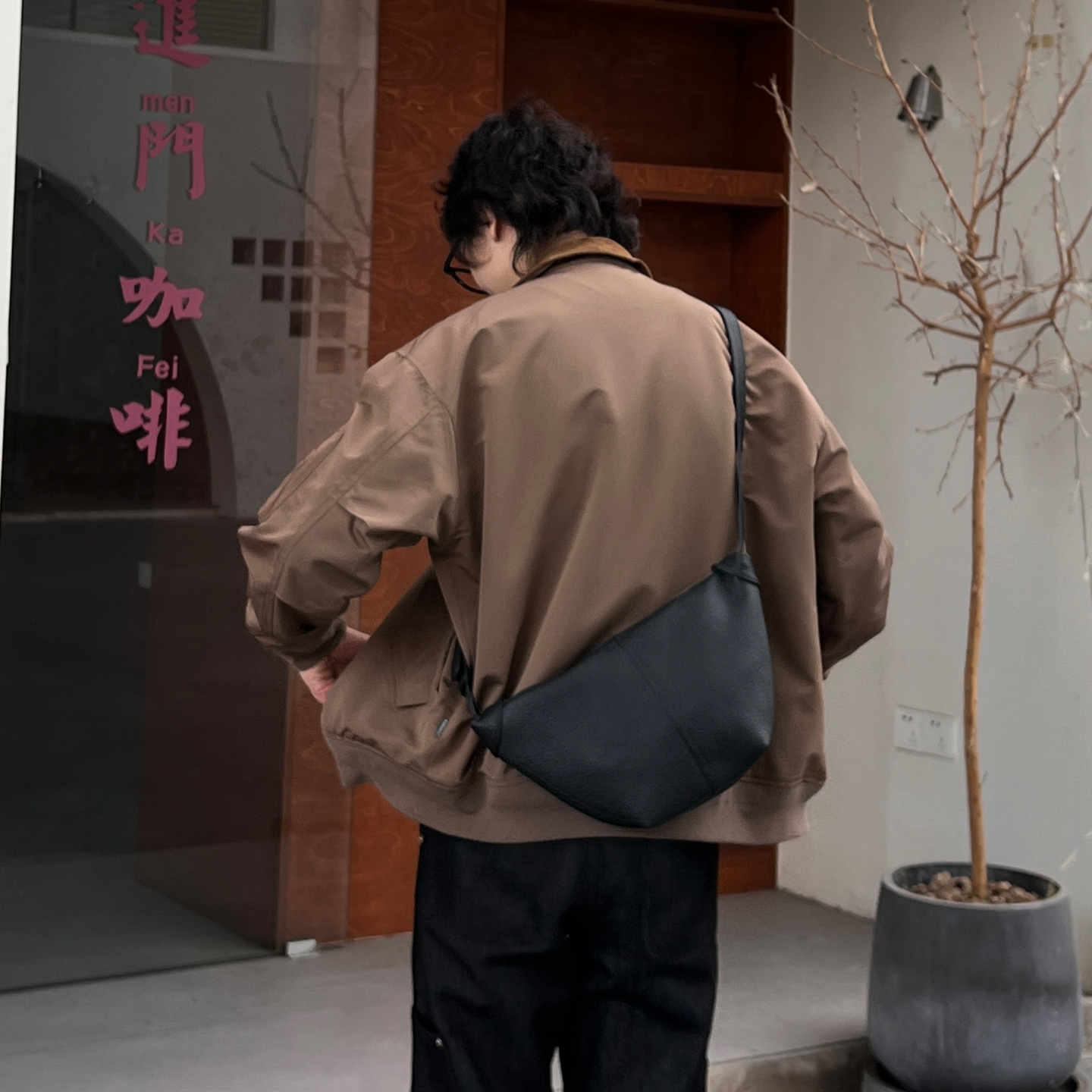 NIN原创设计款个性复古斜挎月牙饺子包男女pu皮质大包街头通勤潮