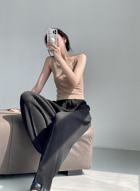 衣鱼鳞纹肌理休闲风弹力中缝压褶奶奶裤松紧腰口袋梨形休闲阔腿裤