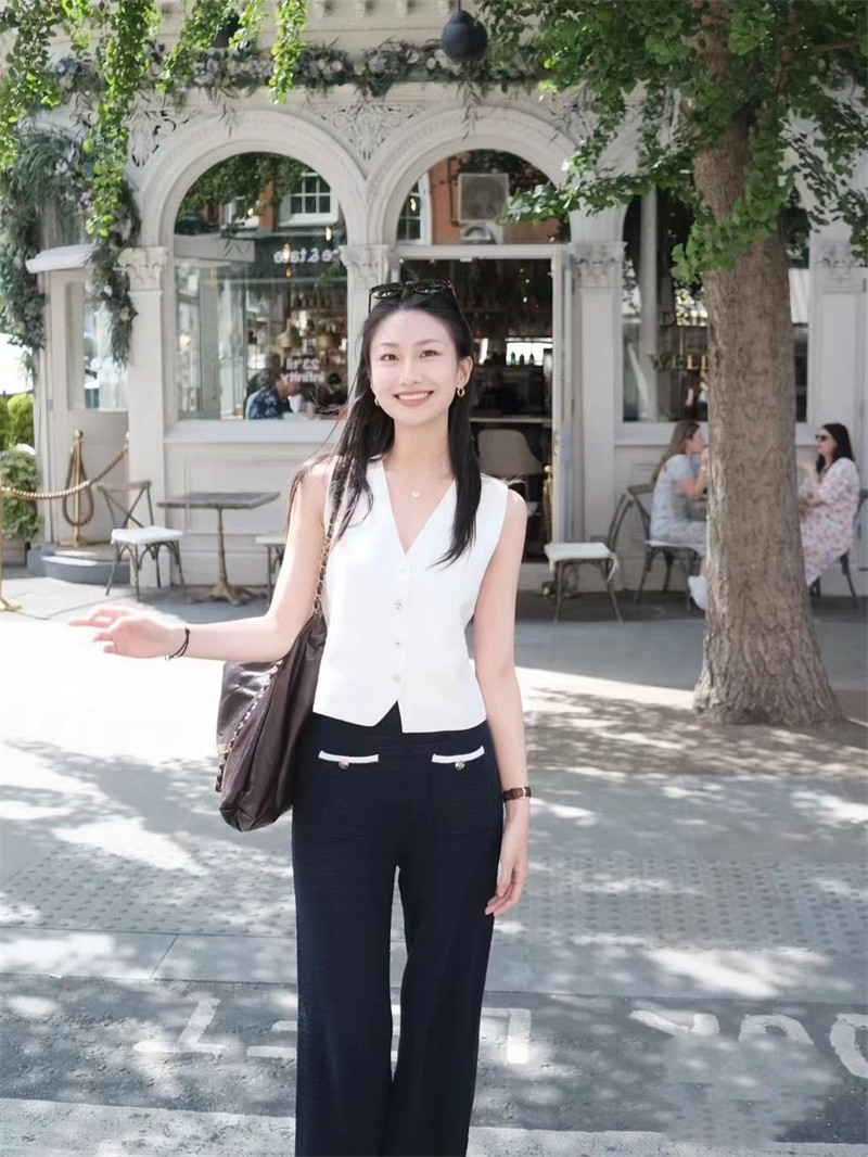 短款设计针织西装马甲背心