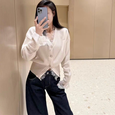 蕾丝边拼接收腰V领羊毛针织开衫