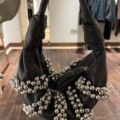 时尚 THREE新品 网红同款 百搭小众设计铃铛重工手提迷你牛角包包