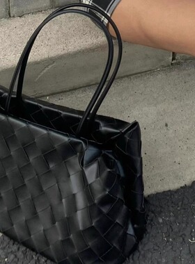 THREE新品网红同款时尚百搭慵懒暗黑编织极简设计手提单肩包