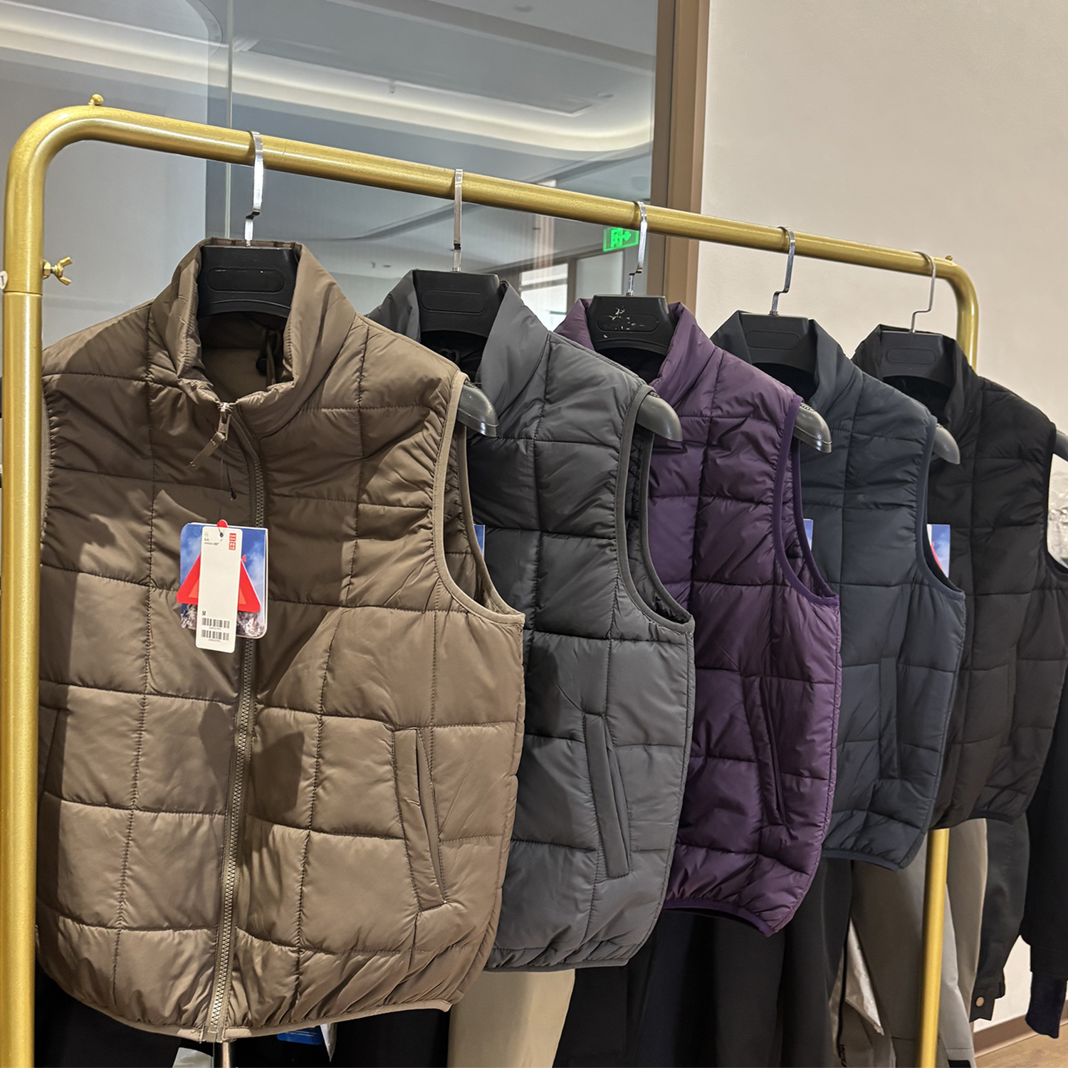 轻暖可收纳立领棉马甲无袖背心