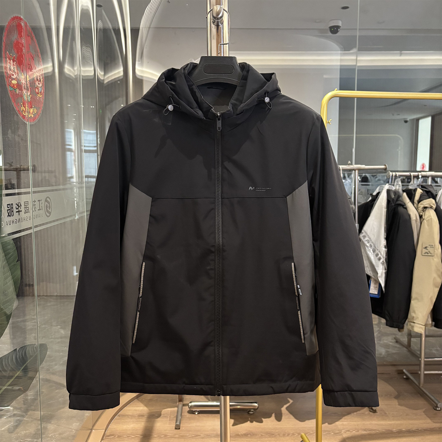 雅家85鸭绒时尚撞色户外羽绒服