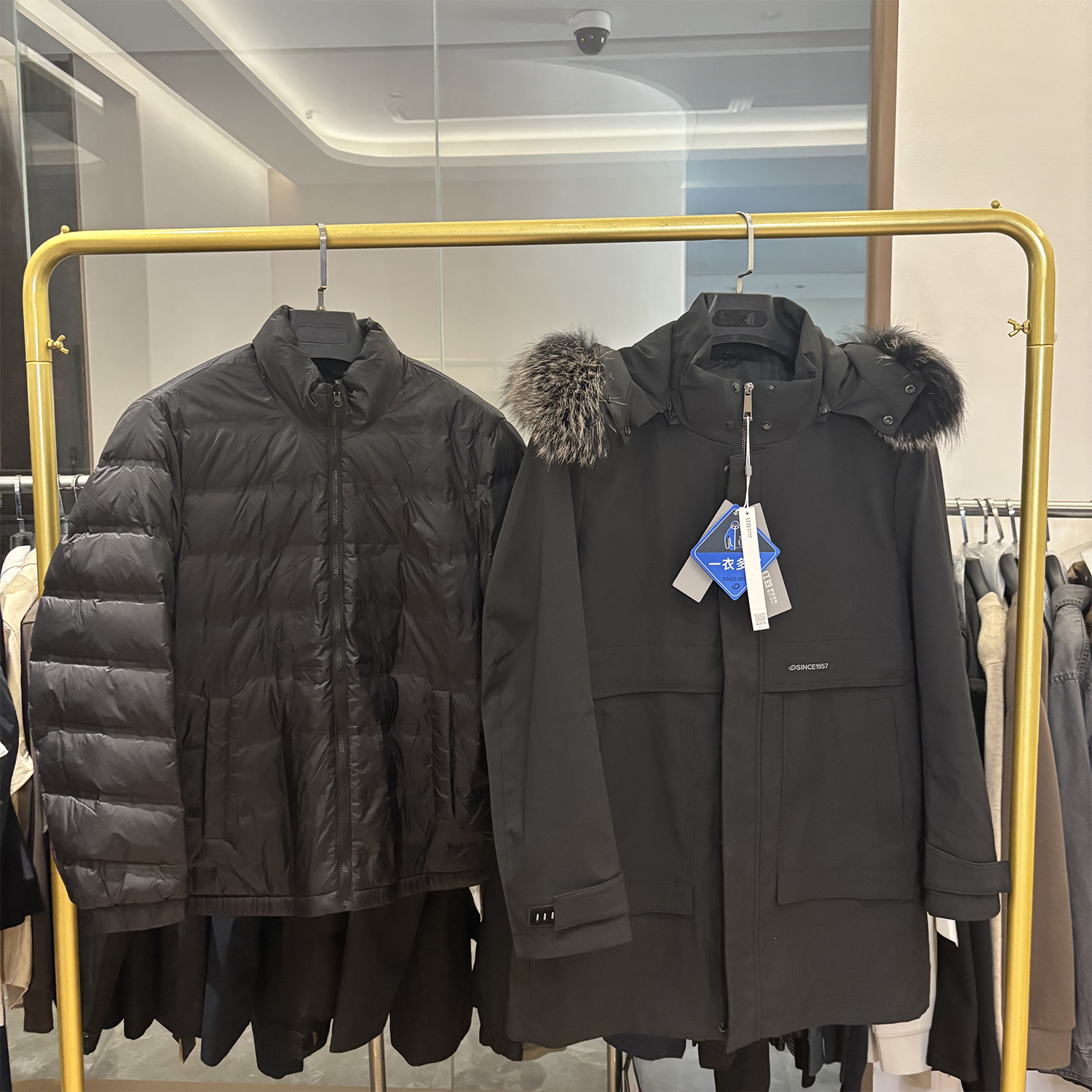 豆家柜2599商务休闲连帽羽绒服