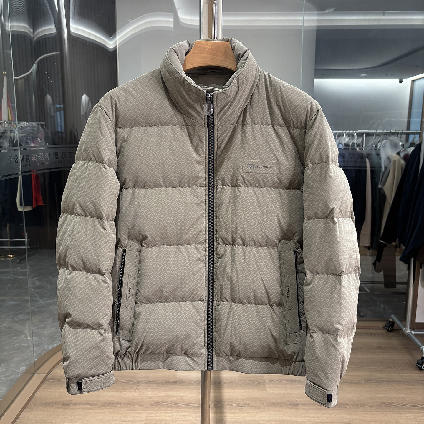H家90白鸭绒时尚立领保暖羽绒服