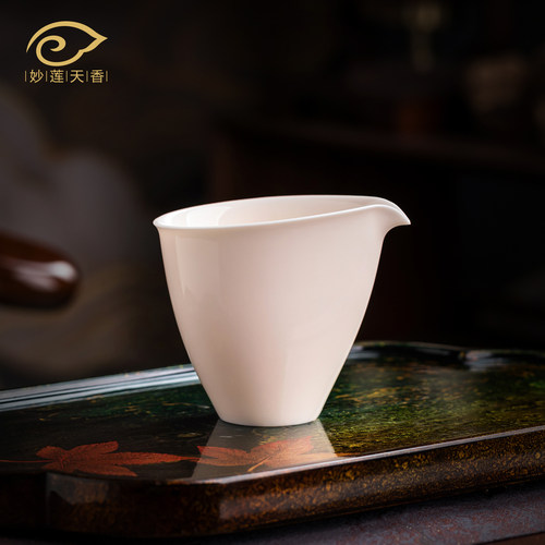庄晓阳大师手工孩儿红釉公道杯