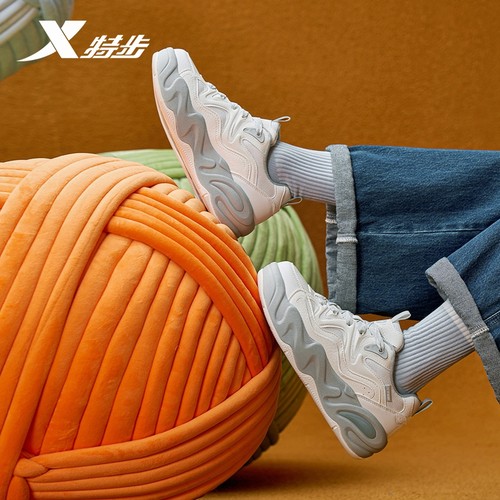 特步萌仔鞋女鞋2025冬季新款革面保暖厚底休闲鞋增高运动鞋正品鞋