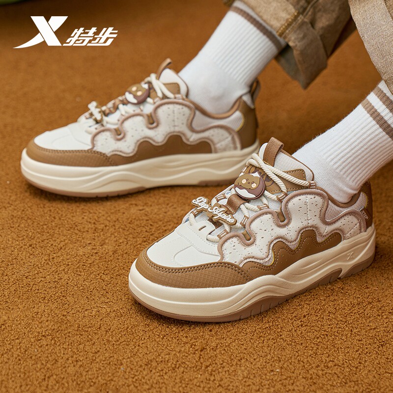 特步华夫鞋女鞋2025冬季新款革面保暖休闲鞋女士运动鞋厚底增高鞋