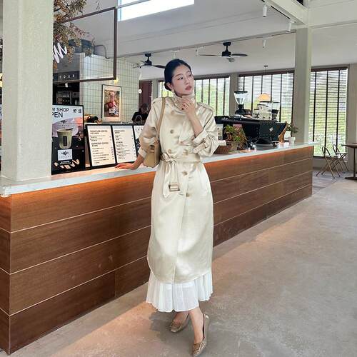 经典光泽战壕垂感翻领风衣女自制