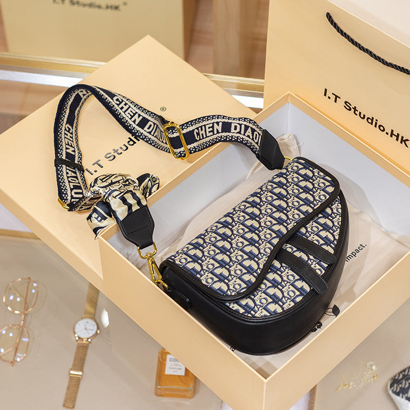 CITEX LV官方旗舰店香港真皮宽肩带马鞍包包女2025新款时尚超火小