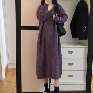 紫色法式针织连衣裙女秋冬装2025新款高级感慵懒风毛衣长裙子