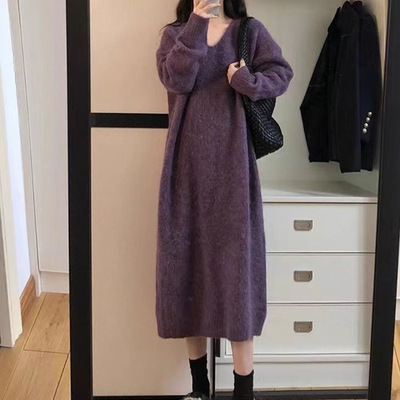 紫色法式针织连衣裙女秋冬装2025新款高级感慵懒风毛衣长裙子
