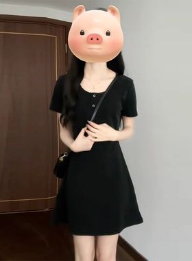 法式赫本风显瘦黑色短袖连衣裙子女装2024新款夏季高级感小黑短裙