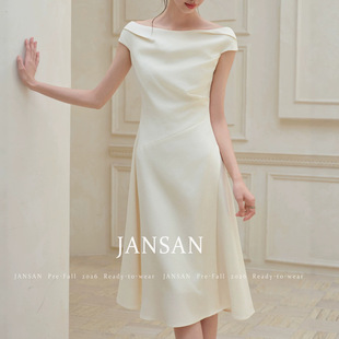 见衫JANSAN 铜氨天丝亚麻一字领包肩立体褶修身优雅连衣裙