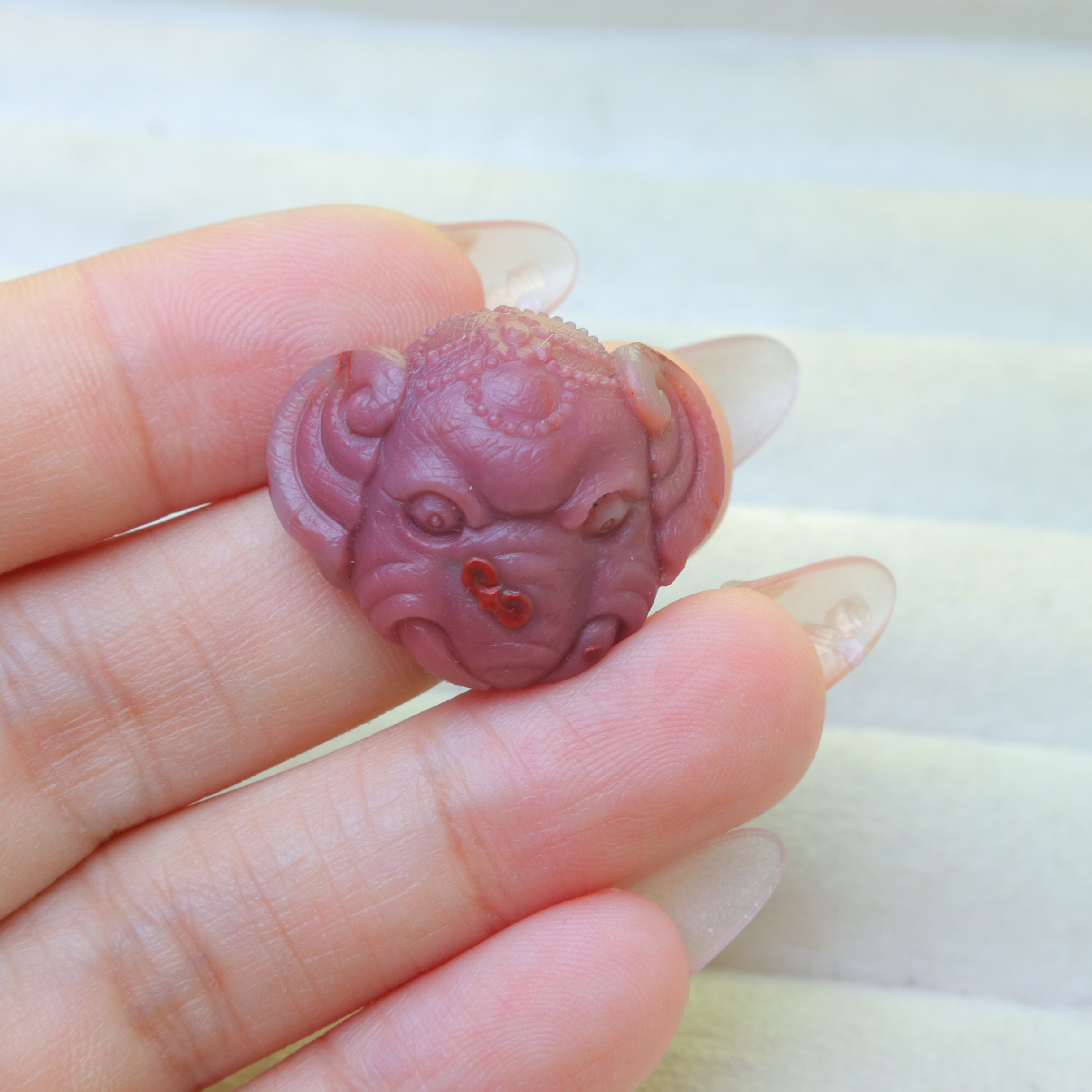 老矿盐源玛瑙象头吊坠挂件收藏粉嫩色满肉雕刻毛衣链DIY配件