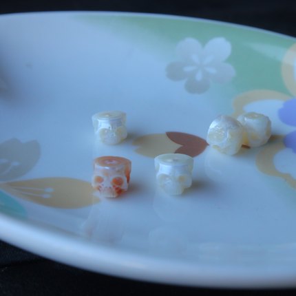 天然珍珠雕刻骷髅头图案文玩弟子珠diy配饰尺寸7时尚百搭饰品礼物