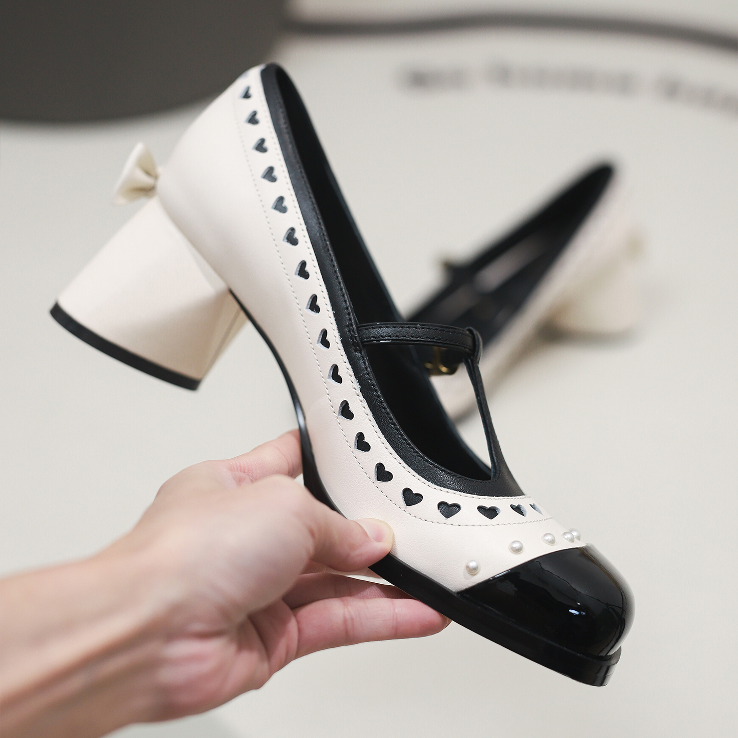 2025春秋新款爱心珍珠装饰玛丽珍