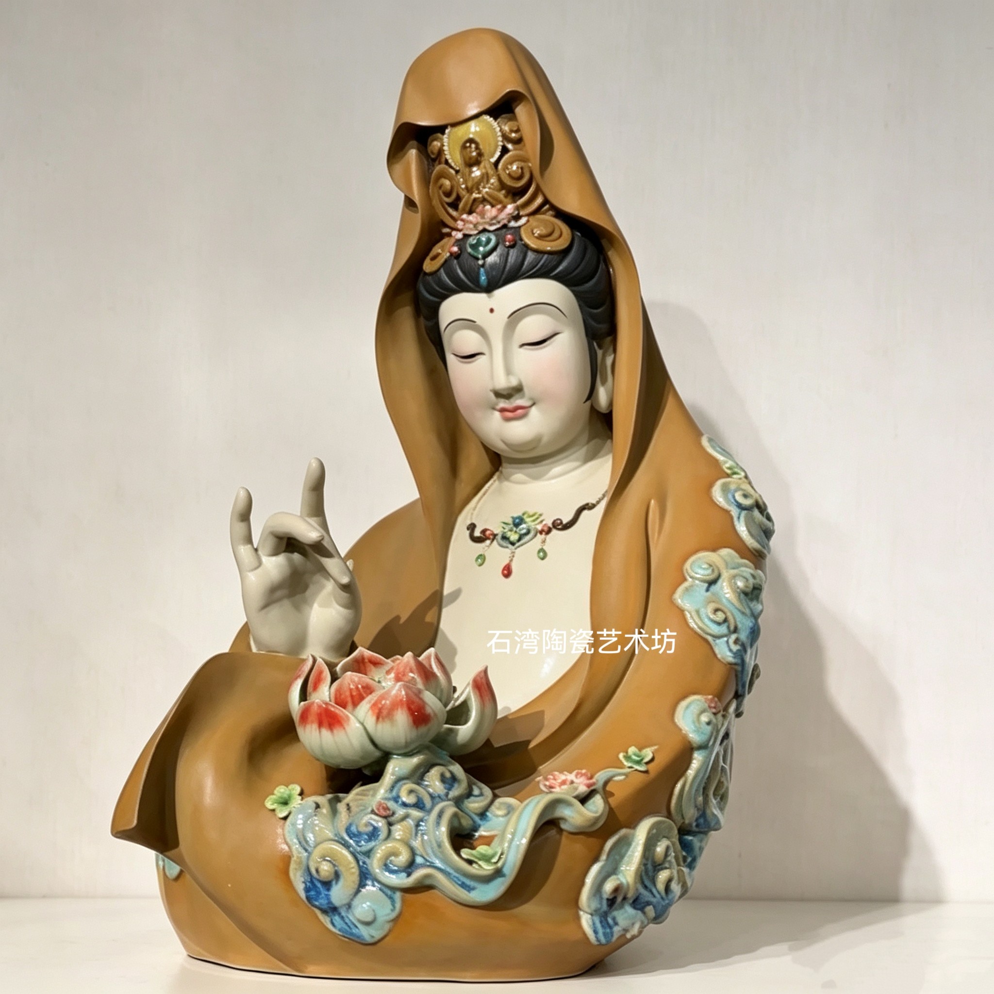 陶瓷坐莲观音菩萨佛像手工摆件图片