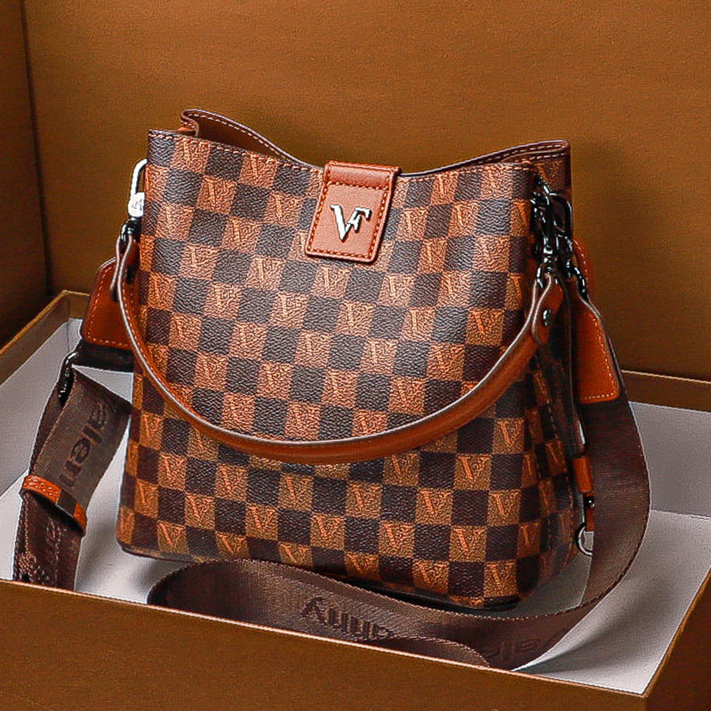 CITEX LV路易官方旗舰店香港水桶包2024包包新款真皮女包斜挎宽肩