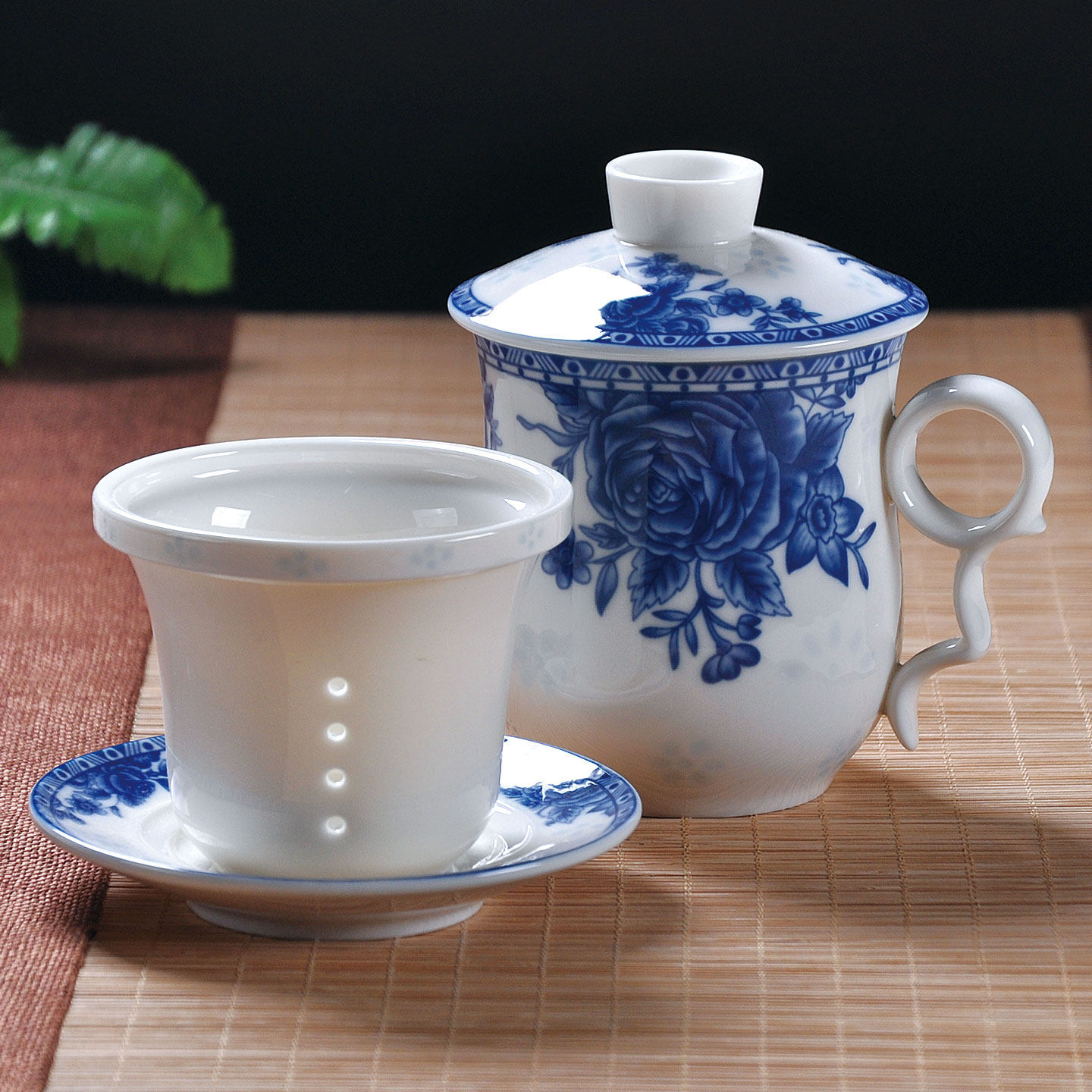 景德镇陶瓷茶杯青花瓷茶水分离单个人水杯带盖过滤会议办公泡茶杯图片