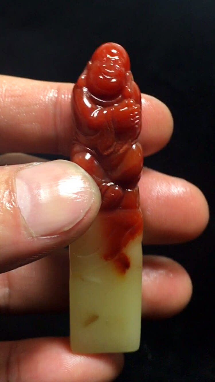 寿山石 老性蜡烛红朱砂芙蓉石 罗汉 印章