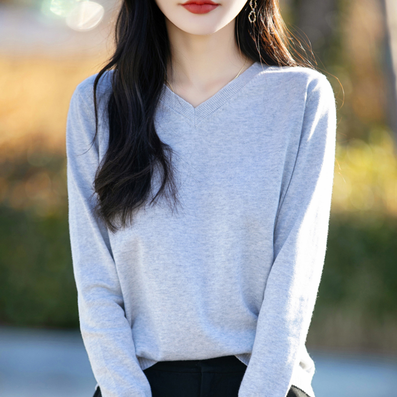 早秋纯色V领针织打底衫女2025新款春秋内搭上衣洋气大码女装毛衣