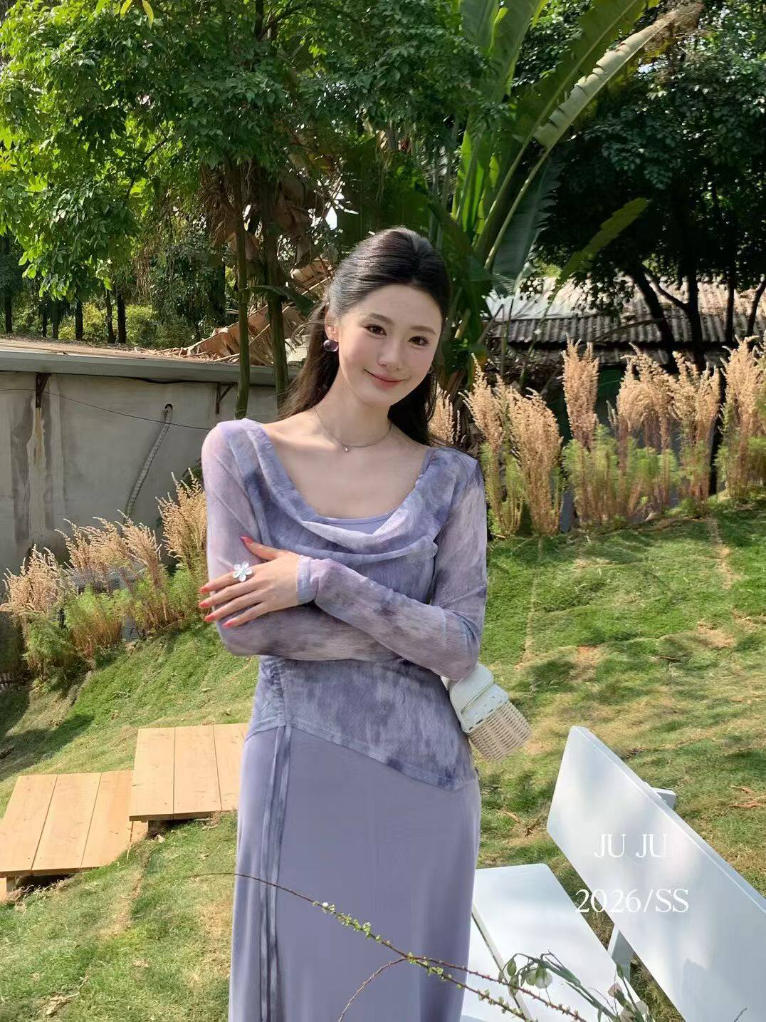 2026春季新款法式复古气质减龄V领荷叶边雕花不规则小衫上衣女